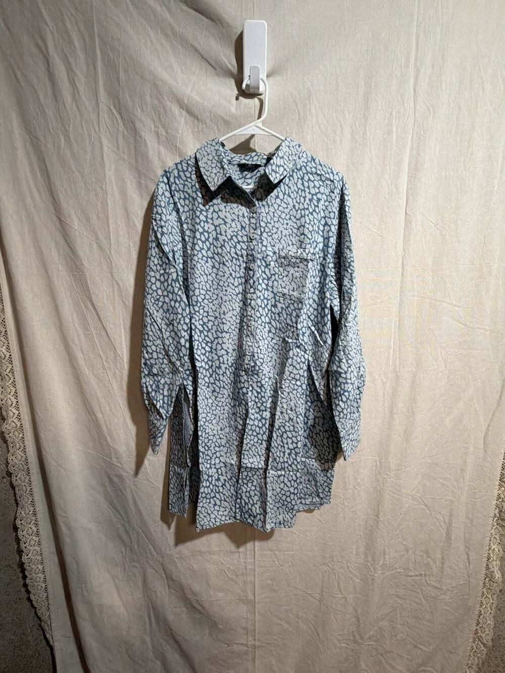 NWOT G By Giuliana Long Sleeve Button-Front Tunic Shirt in Blue Animal Print